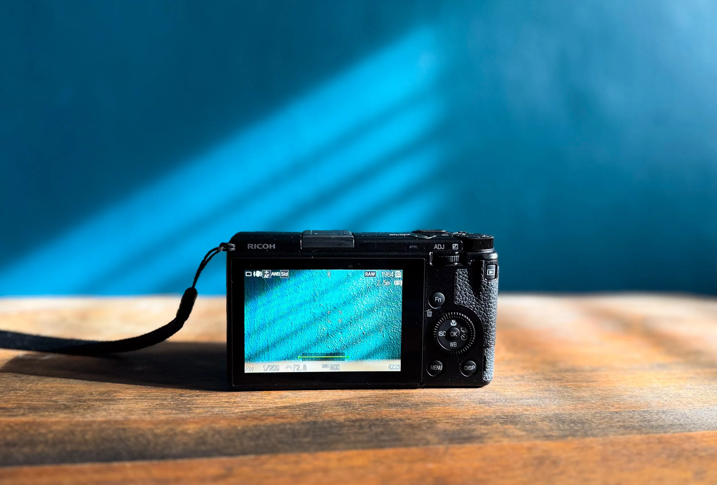 Ricoh GR IIIx Review and Comparison with the Sony RX 100 VII